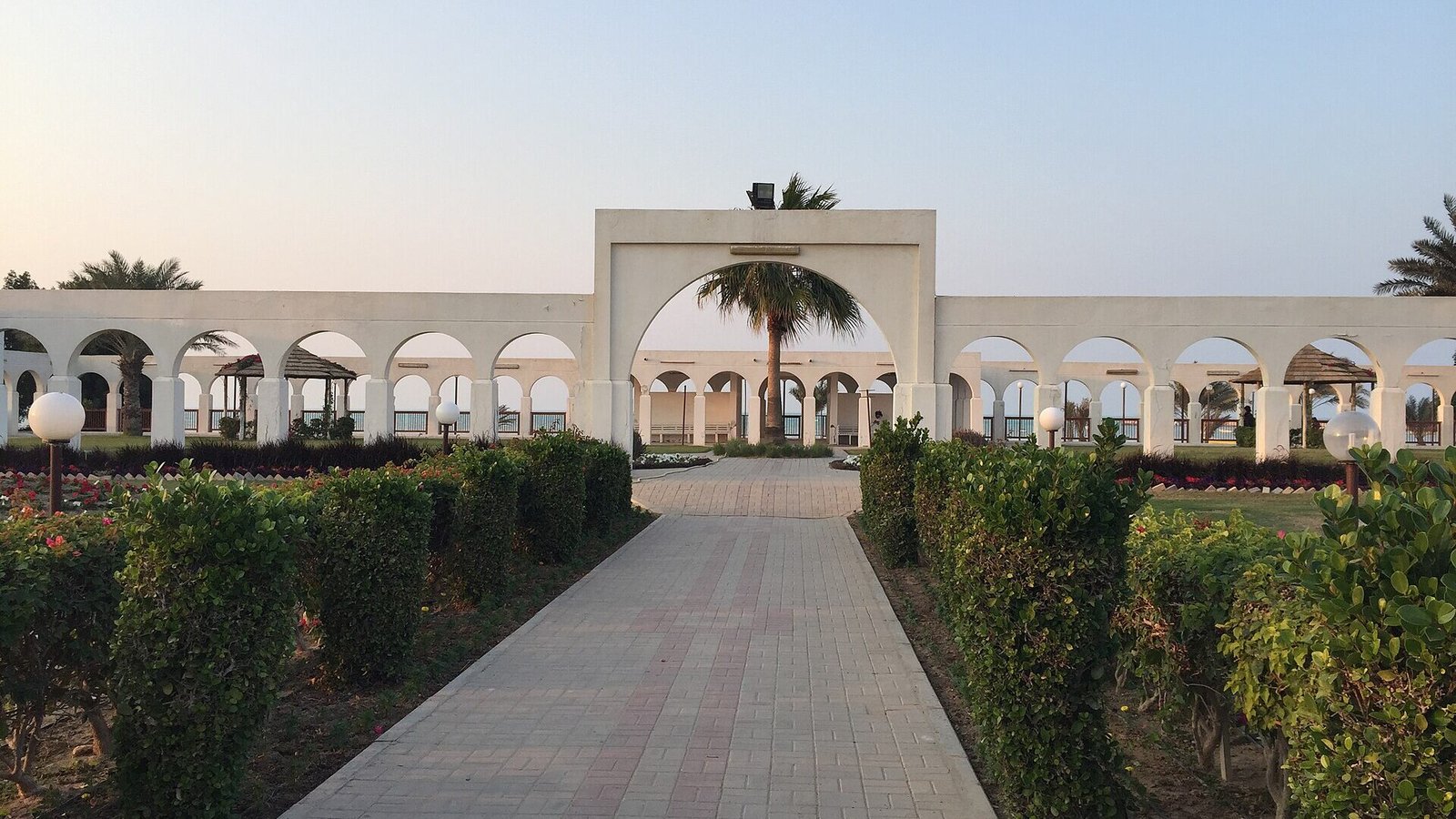 Abu Dhalouf Park and Bahar Mosque, Al Shamal