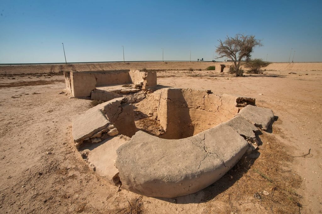 The old Uwaynat bin Hussain water well inland from Simaisma